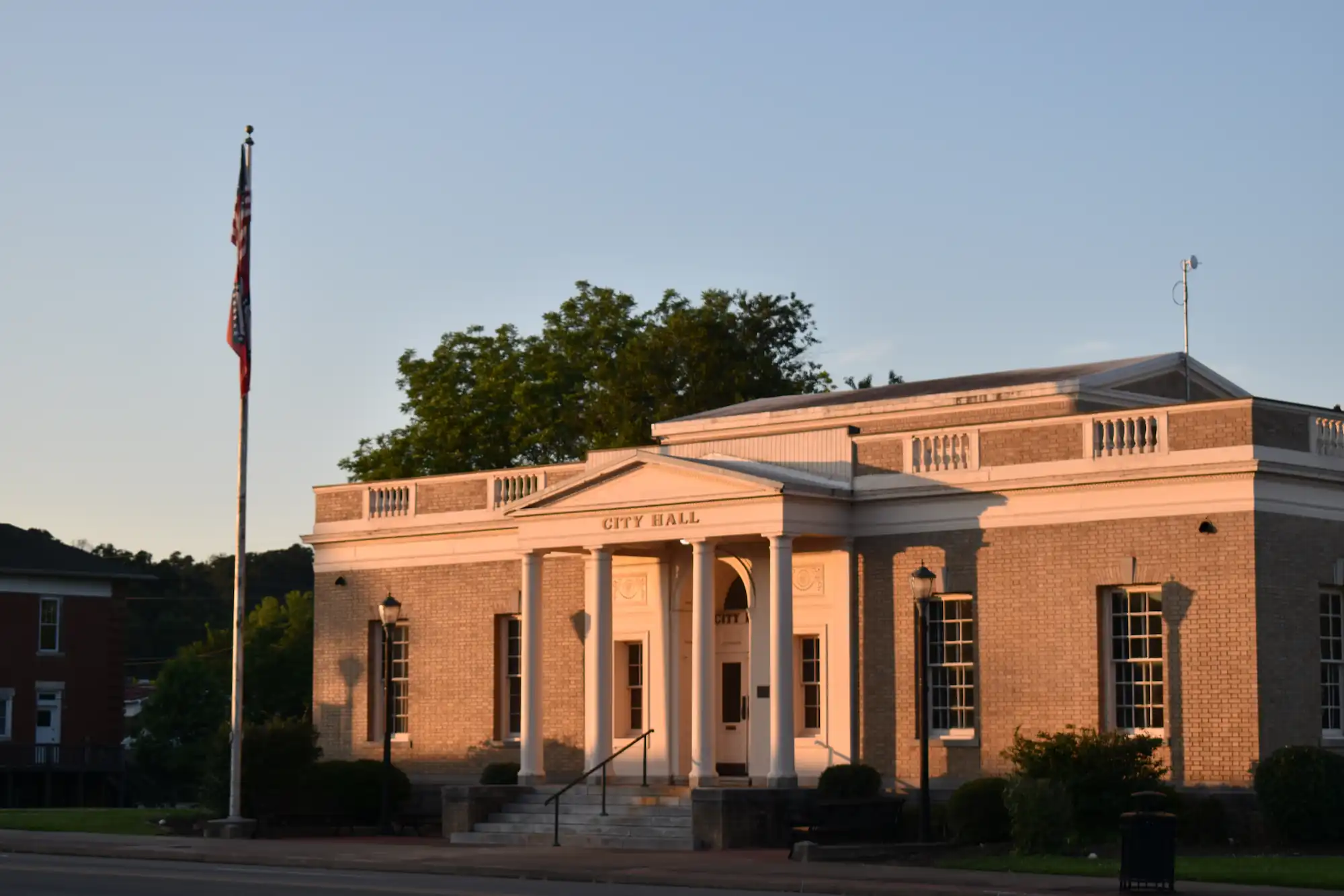 mena arkansas city hall